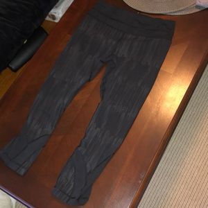 Lululemon Mid-rise Crop size 4